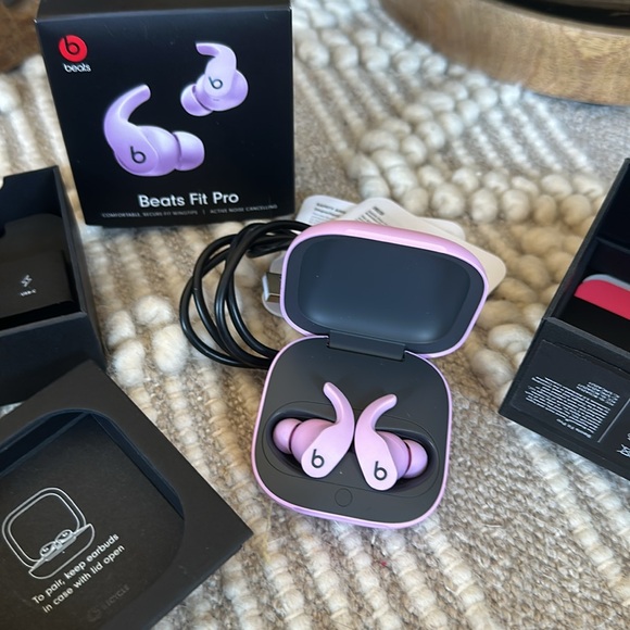 Beats Fit Pro Active Noise Cancellation - Picture 7 of 13